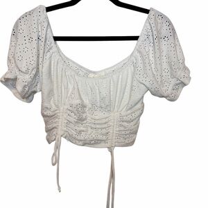 ✨ Urban Romantics White Eyelet Puff Sleeve Ruched Crop Top – Size L ✨